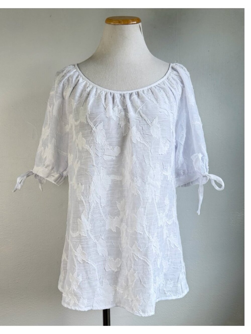 JM Collection Top Size Medium Sheer White Crinkled Floral Jacquard Blouse Shirt
